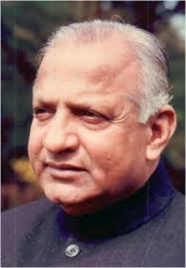 ದೇವರಾಜು ಅರಸು ಪುಣ್ಯಸ್ಮರಣೆ: ಗಣ್ಯರ ಗೌರವ ನಮನ